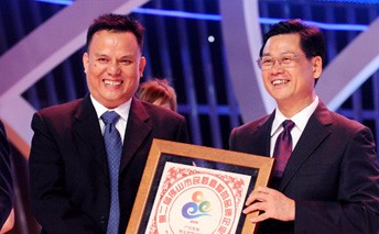 鳳鋁鋁業(yè)被評(píng)為“市民最喜愛的品牌企業(yè)”、“廣佛同城至愛佛山品牌”